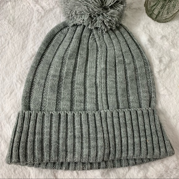 Michael Kors Beanie with Pom Gray with Metal Logo One Size NEW - Picture 4 of 7